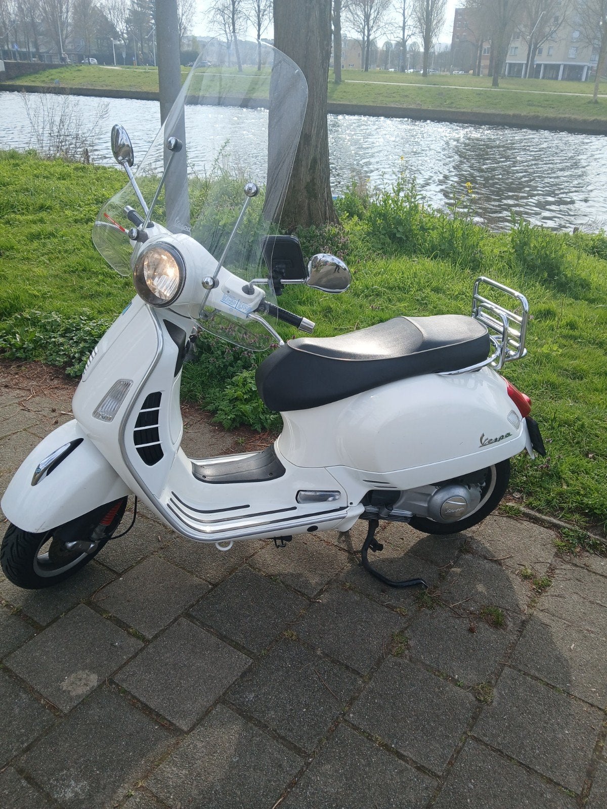Vespa GTS 300 Super - Wit - Zo goed als nieuw, Fietsen en Brommers, Scooters | Vespa, Overige modellen, Maximaal 45 km/u, Ophalen of Verzenden