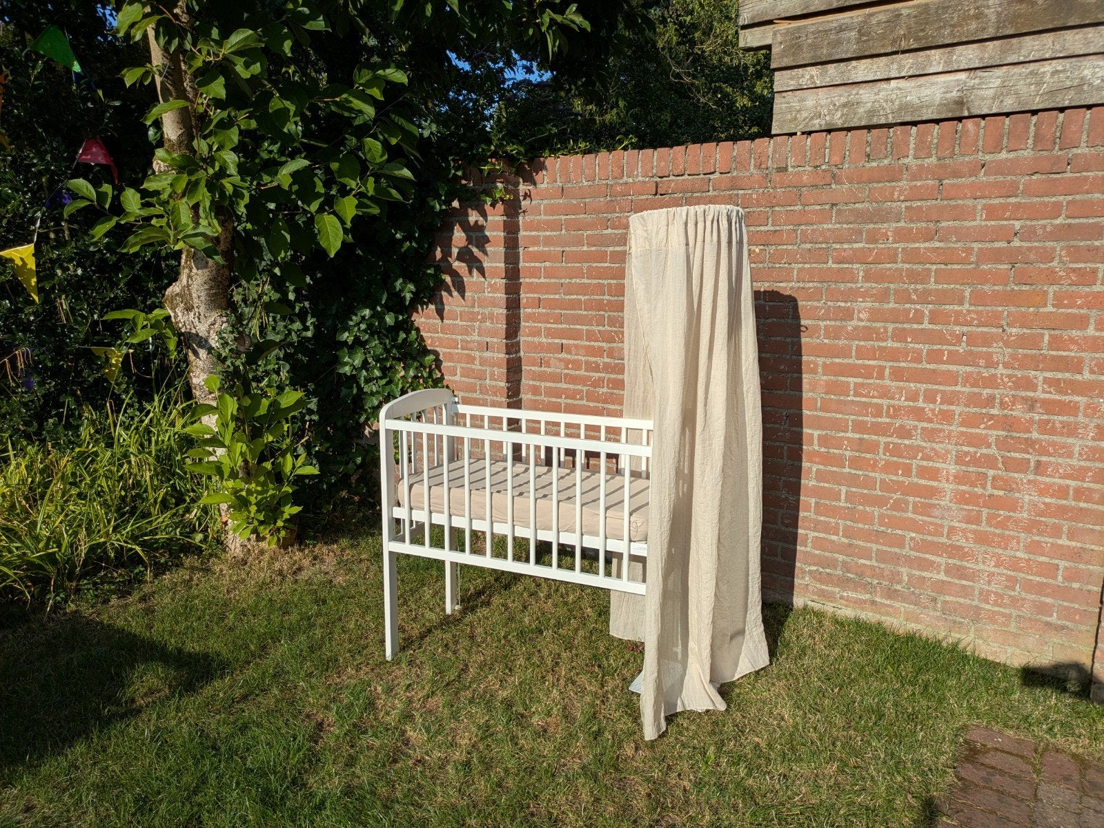 Witte wieg met matras en sluier van Jollein, Kinderen en Baby's, Babywiegjes en Ledikanten, Ophalen, Zo goed als nieuw, Wieg