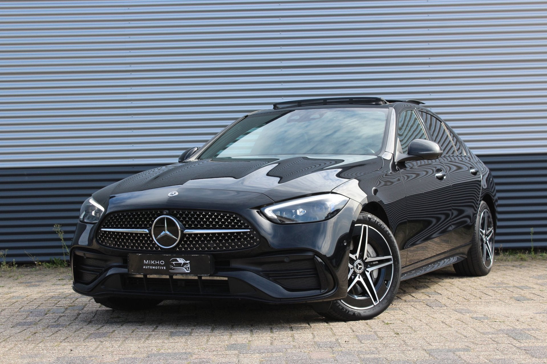 Mercedes-Benz C-klasse 300 e AMG | Pano | 360 | Trekhaak | A, Auto's, Dealer onderhouden, Achterwielaandrijving, 1800 kg, 4 cilinders
