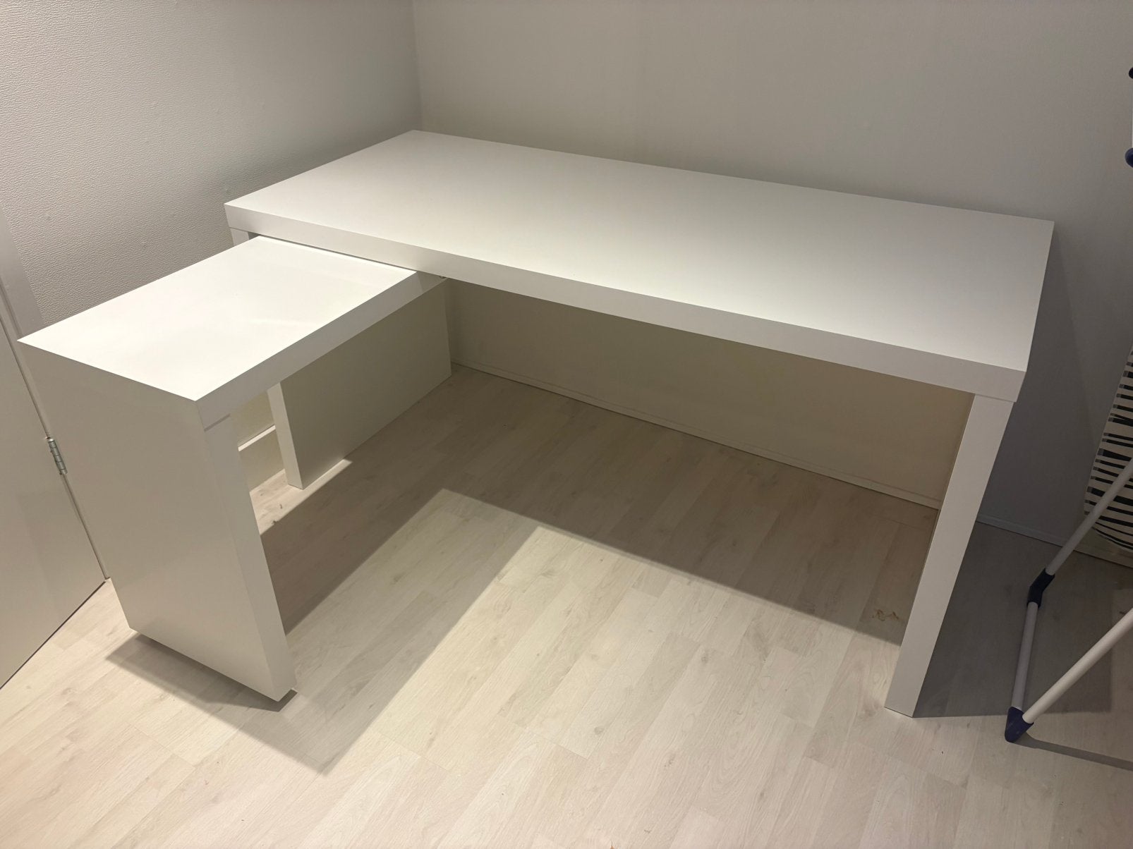 Bureau Malm ikea wit met bureaustoel, Ophalen, Spaanplaat of MDF, Zo goed als nieuw, IKEA