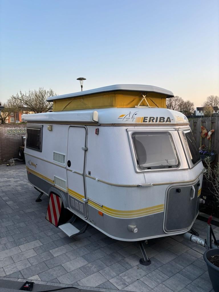 Eriba Touring 1998 – Mover, kopkeuken, voortent & luifelset, Caravans en Kamperen, Caravans, Schokbreker, Treinzit, 750 - 1000 kg