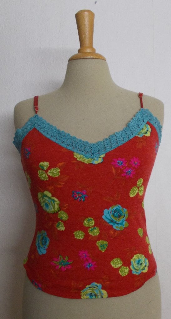 Leuke rode print top met kantrand van Kookai! S/M, Maat 38/40 (M), Zo goed als nieuw, Zonder mouw, Meerkleurig