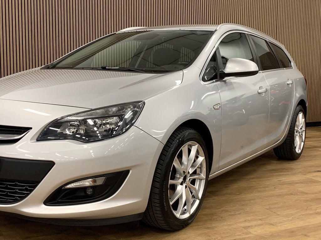 Opel Astra Sports Tourer 1.4 Turbo Blitz|137000KM|Navigatie|, Auto's, Opel, Stof, Gebruikt, 4 cilinders, Origineel Nederlands