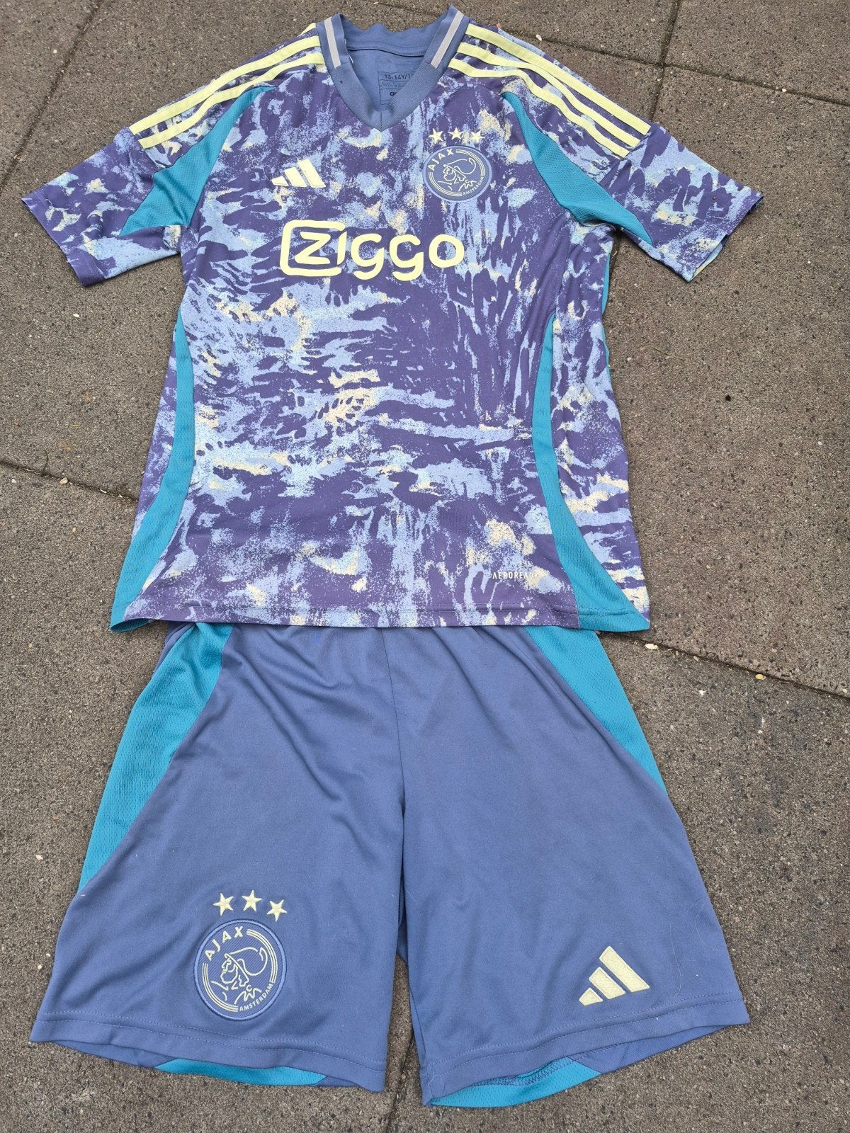 Ajax uit tenue 2023-2024 (shirt + broekje) - Maat 164, Sport en Fitness, Voetbal, Maat XS of kleiner, Ophalen of Verzenden, Zo goed als nieuw