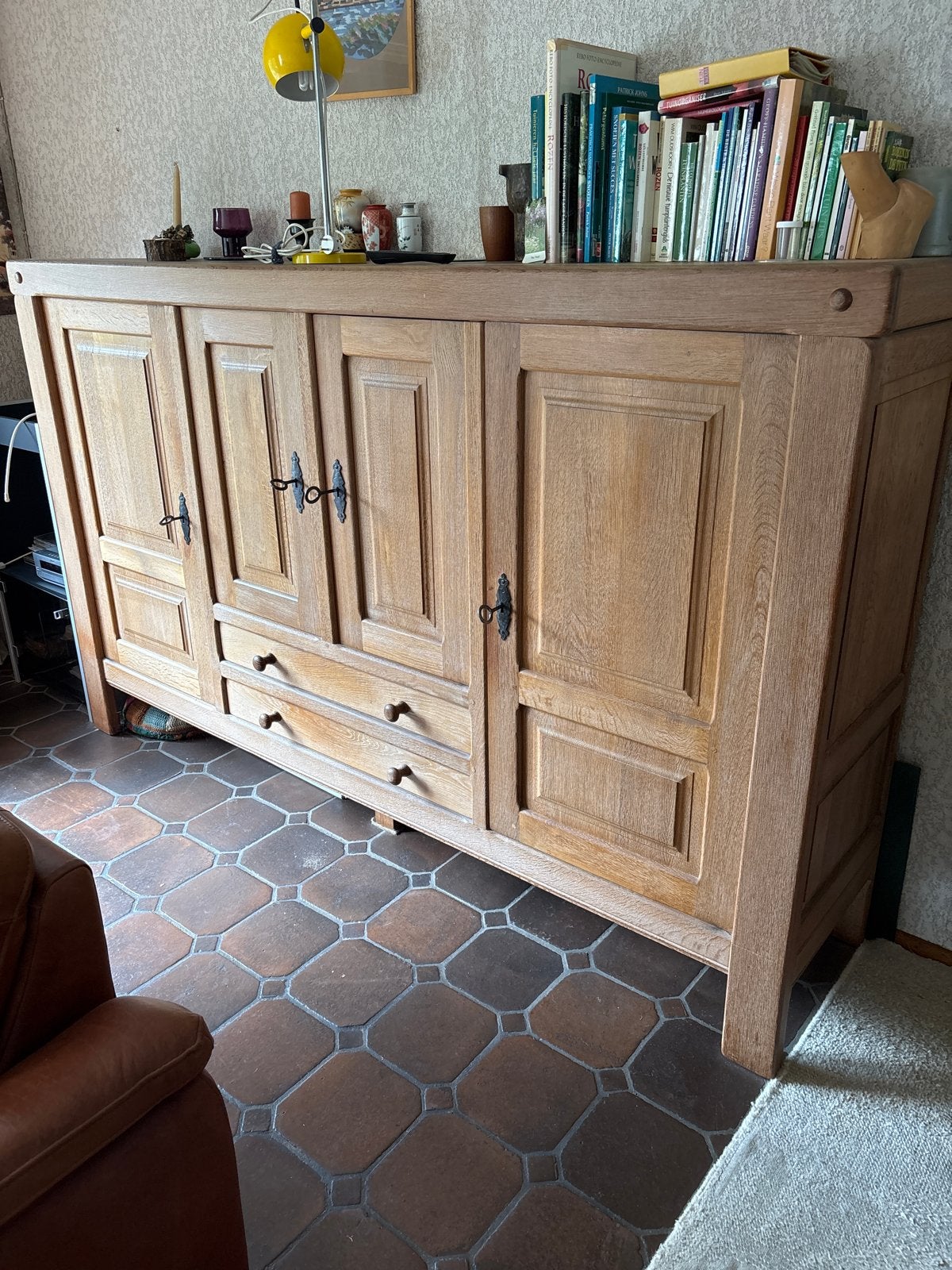 Massief eiken dressoir met smeedijzeren beslag, Ophalen