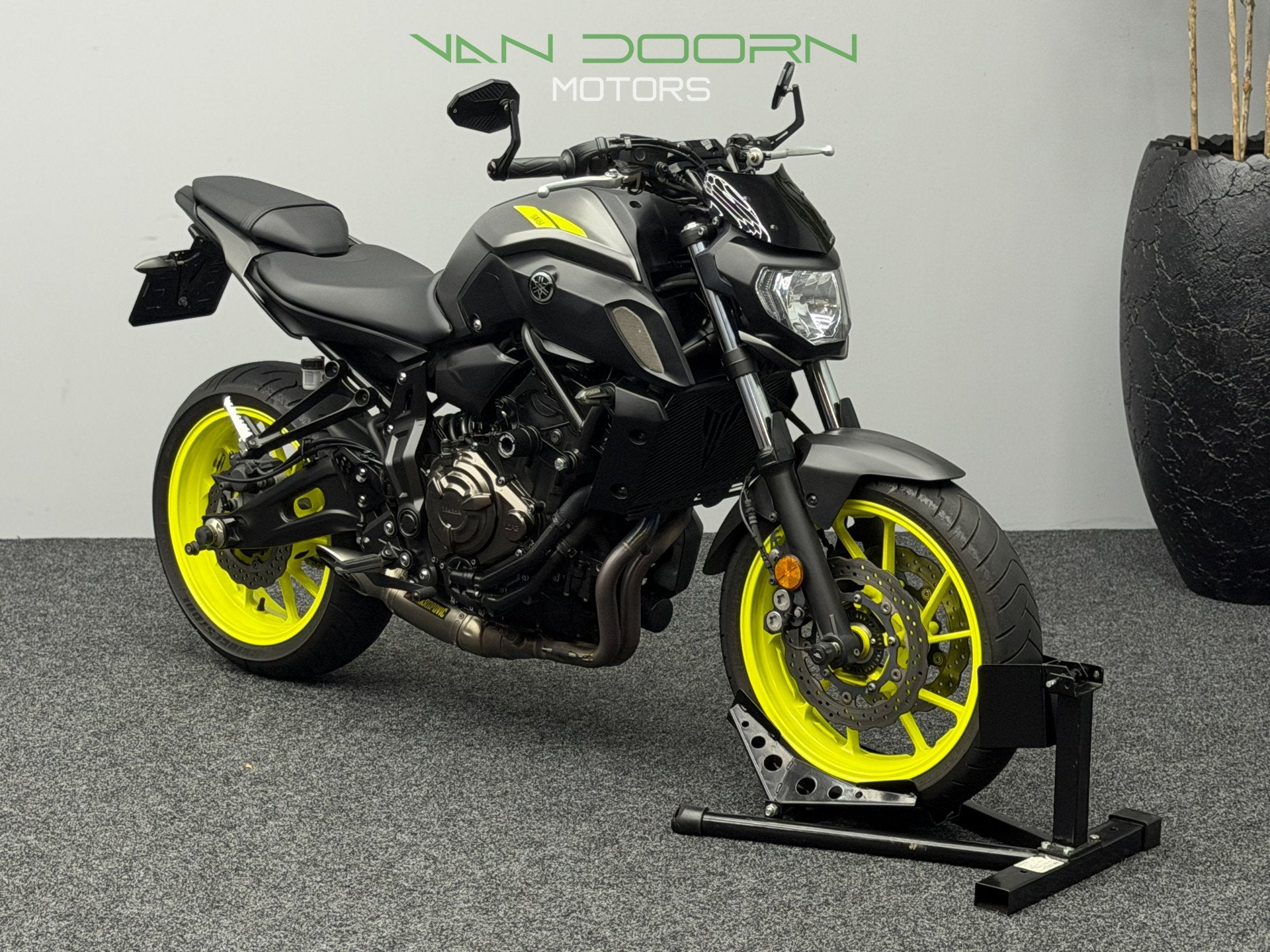 Yamaha MT-07 ABS | Akrapovic | 2018 | 16DKM | FLUO | MT 07, Info@vandoornmotors.nl, Kraaivenstraat 23-5
5048AB  TILBURG, NL, Bedrijf