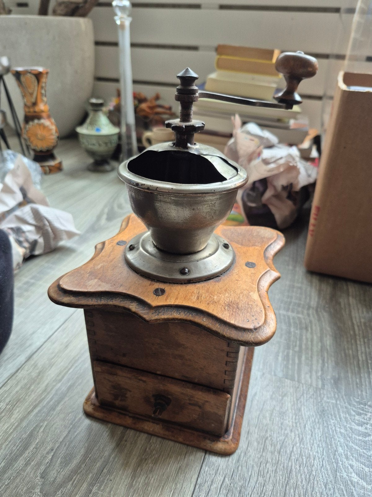 Antieke houten koffiemolen met metalen mechanisme, Ophalen of Verzenden