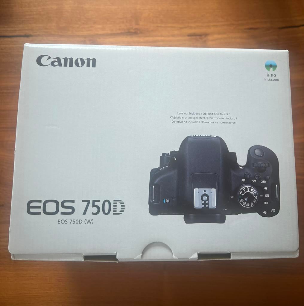 Canon EOS 750D, Complete set met 18-200 mm lens, flitser etc, Ophalen of Verzenden, Zo goed als nieuw, Canon, 8 keer of meer