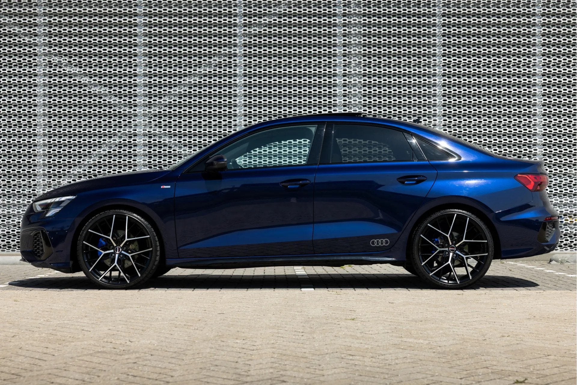 Audi A3 Limousine 35 TFSI 150PK S edition (bj 2023), 1295 kg, 4 cilinders, 150 pk, Blauw