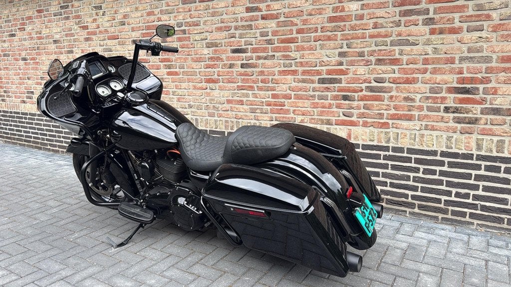 Harley Davidson 103 FLTRXS Road Glide Special Blackout CVO A, Motoren, Motoren | Harley-Davidson, Laan van Vredenoord 33
2289 DA  Rijswijk, NL