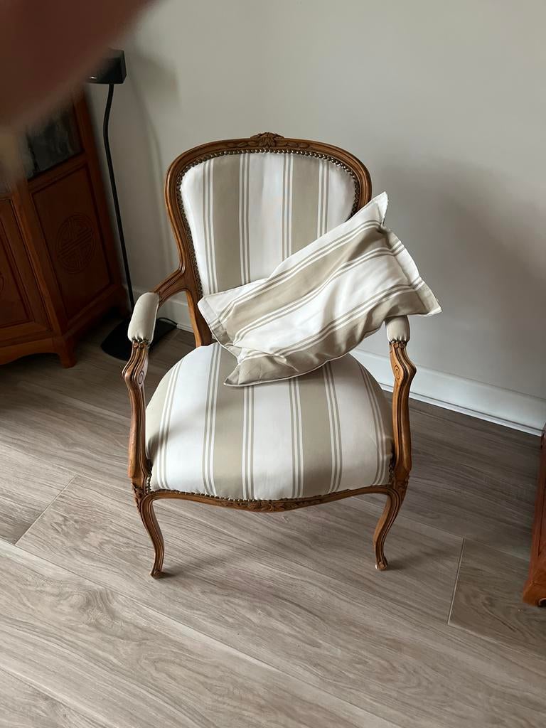 Klassiek fauteuiltje met gestreepte bekleding, Antiek en Kunst, Antiek | Meubels | Stoelen en Banken, Ophalen