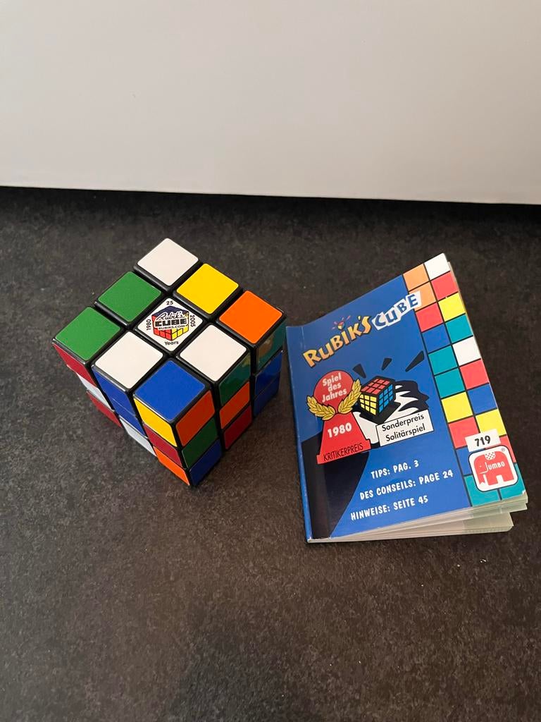 Rubik’s cube origineel. Met nederlandstalig boekje, Ophalen of Verzenden, Minder dan 500 stukjes, Zo goed als nieuw