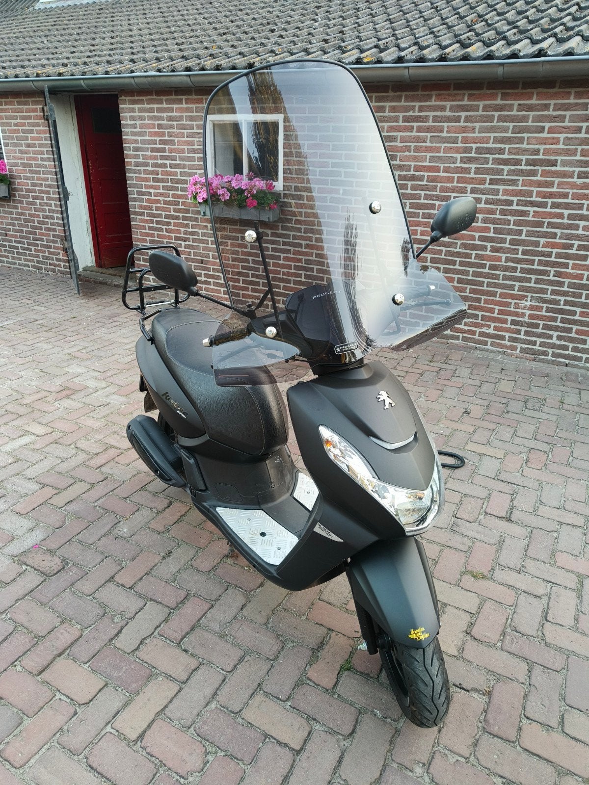 Peugeot kisbee black Edition, Fietsen en Brommers, Scooters | Peugeot, Ophalen, Zo goed als nieuw, Benzine, 50 cc