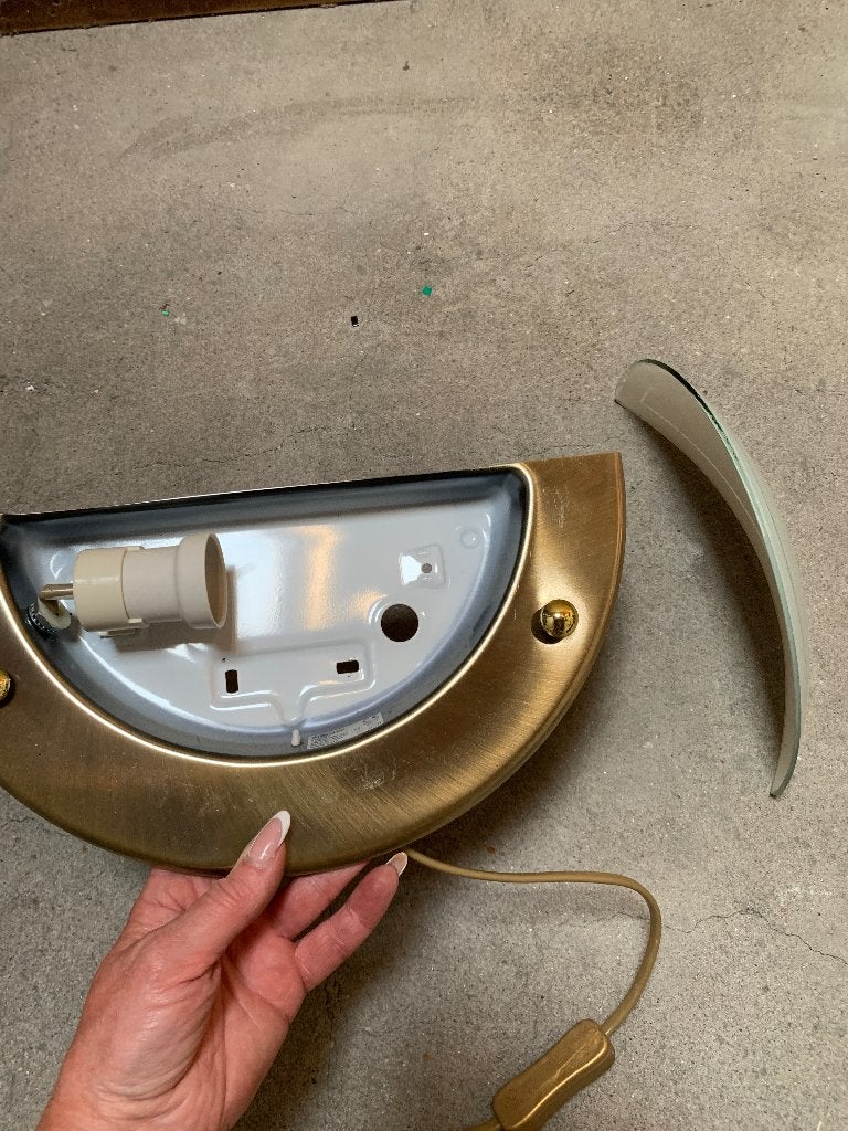 Wandlamp lamp half rond muurlamp messing met melkglas, Ophalen, Zo goed als nieuw, Glas, Wandlamp