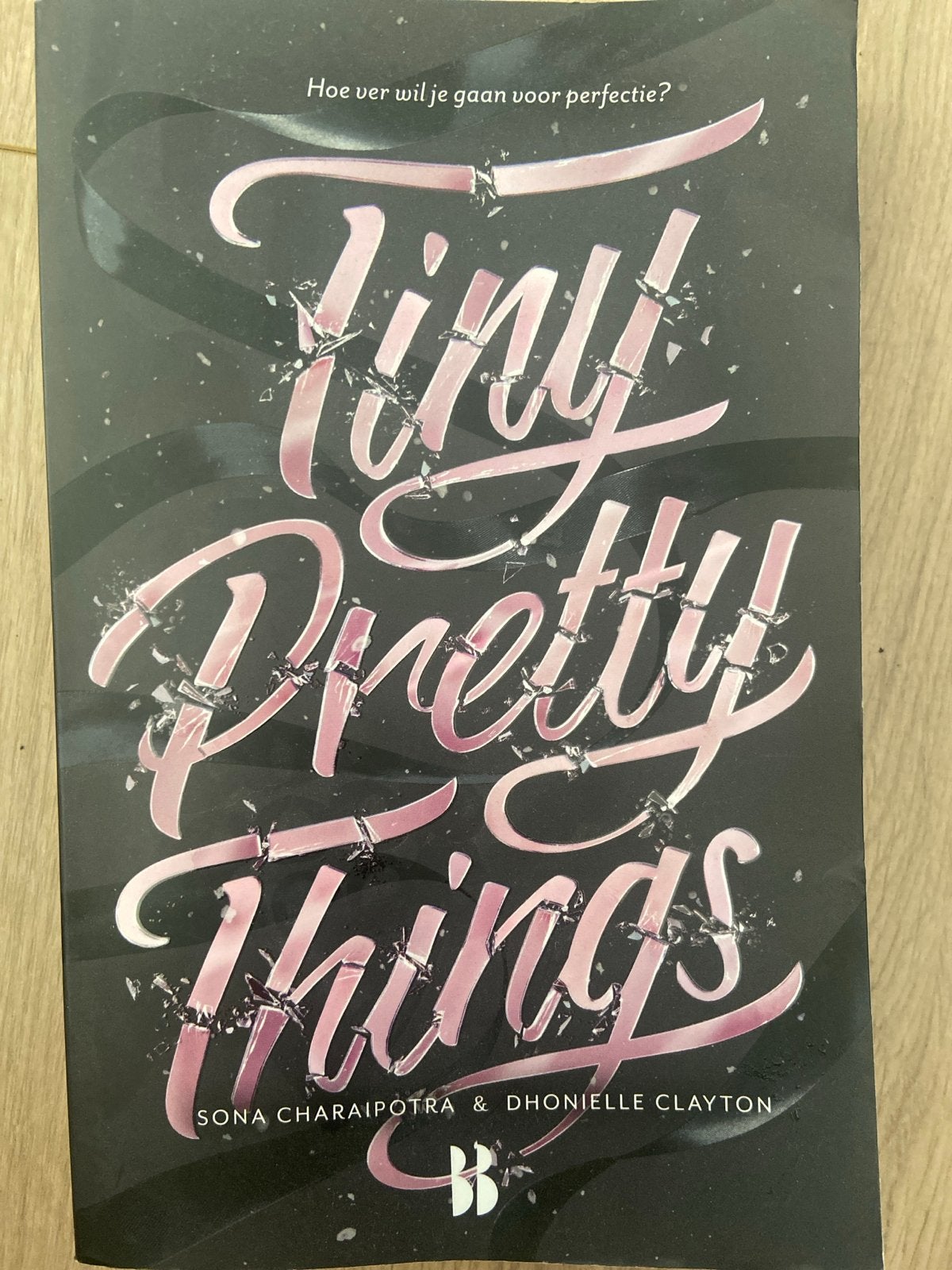 Tiny Pretty Things - Gloednieuw boek, Ophalen of Verzenden, Nieuw, Nederland
