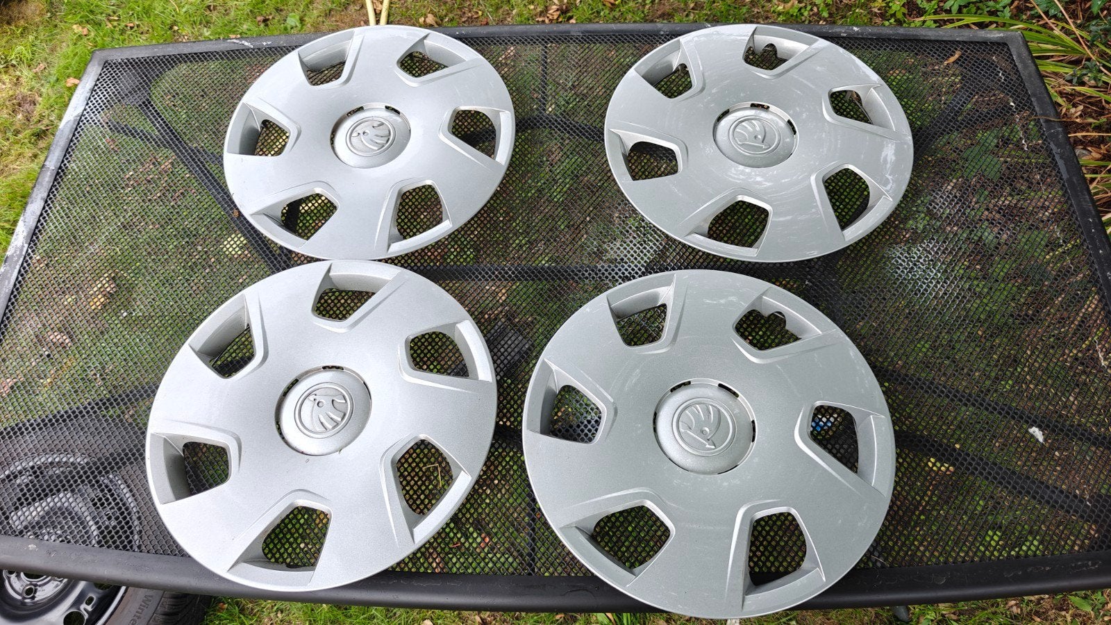 als nieuwe 15" wieldoppen voor Skoda, Auto diversen, Ophalen of Verzenden, Zo goed als nieuw