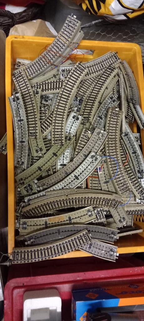 Te koop 25 € 150 delige partij marklin m rails en  3 wissels, Wisselstroom, Gebruikt, Verzenden, Rails