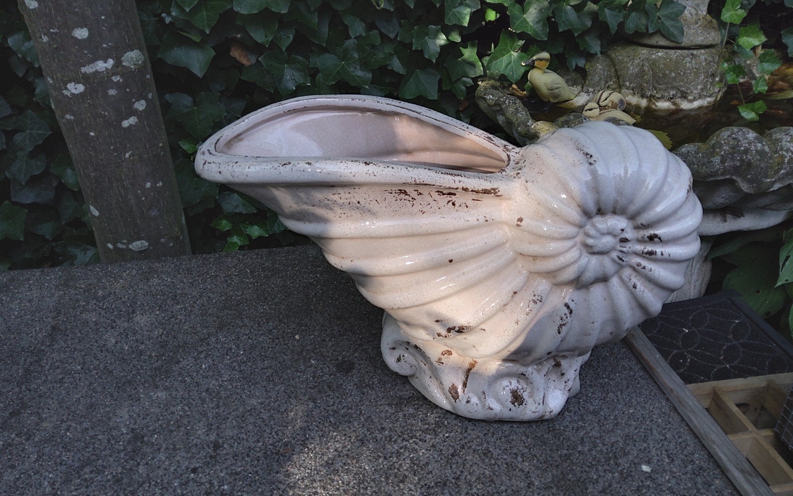 Prachtige geglazuurde vaas / bloempot in schelp vorm, Tuin en Terras, Bloempotten, Ophalen, Overige vormen, Aardewerk, Balkon