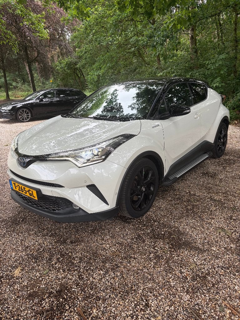 Toyota CHR 1.8 Hybrid Dynamic | Bi-tone | Dealer Onderhouden, Stof, 725 kg, 4 cilinders, 75 €/maand
