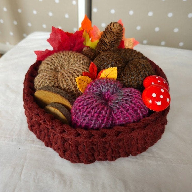 Herfst/Halloween mandje met pompoenen en dennenappels, Mand, Textiel, Rond, Nieuw
