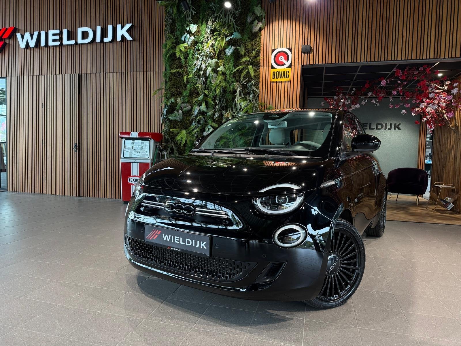 Fiat 500 La Prima 42 kWh pano camera, Voorwielaandrijving, Dealer onderhouden, Gebruikt, 4 stoelen