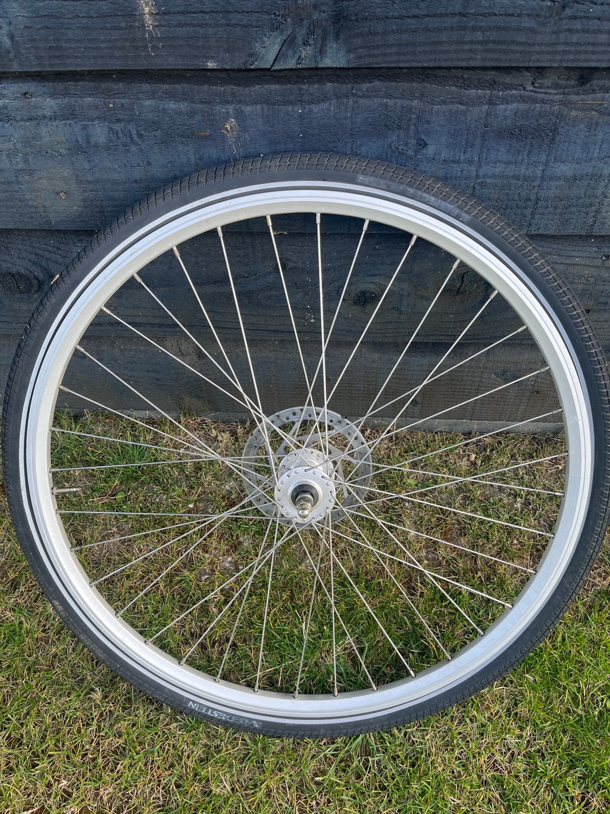 Fiets voorwiel met schijf 28" 700C, Fietsen en Brommers, Fietsonderdelen, Ophalen, Zo goed als nieuw, Wiel, Aluminium