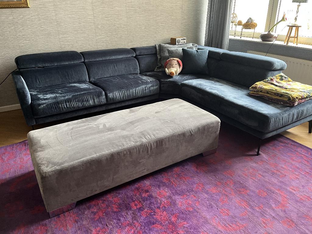 mooie grote poef kan gemakkelijk als tafel worden gebruikt, Huis en Inrichting, Ophalen, Overige materialen, 50 tot 100 cm, Zo goed als nieuw