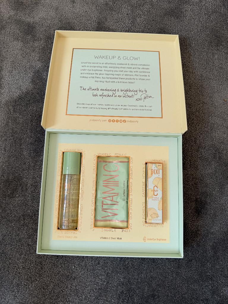 Pixi Vitamin C Mist, Mask, Brightener - Kerstkado set, Ophalen of Verzenden, Nieuw, Gehele gezicht, Verzorging
