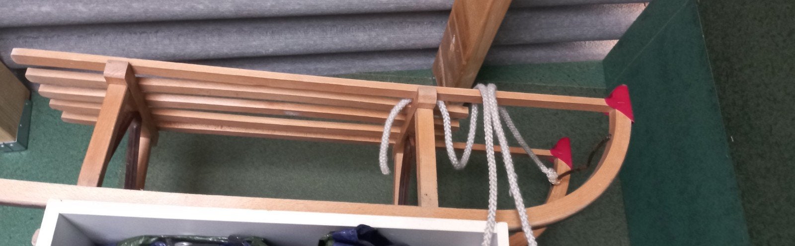 Houten slee met touw, Ophalen, Gebruikt, Hout