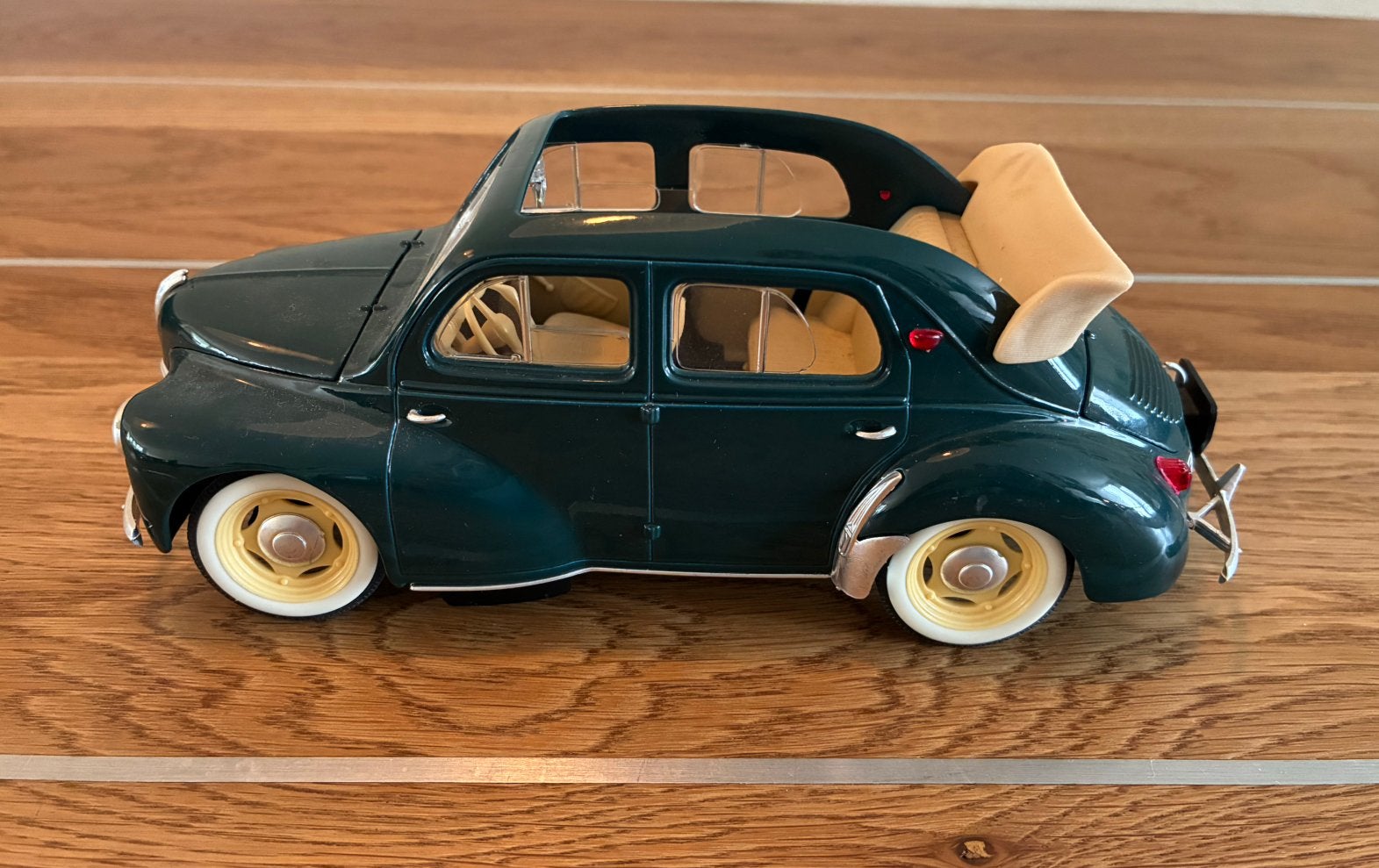 Modelauto Solido Renault 4 CV, Ophalen of Verzenden, Gebruikt, Auto