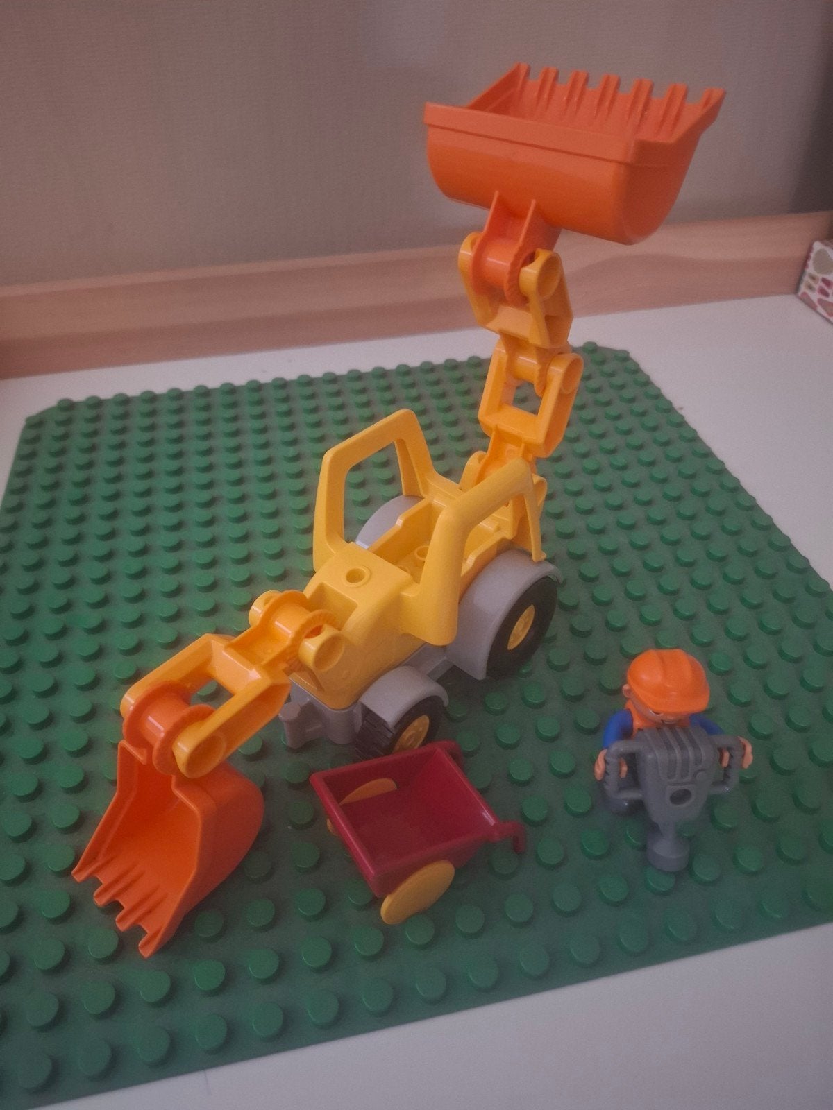 Duplo Graafmachine met poppetje en kruiwagen, Kinderen en Baby's, Speelgoed | Duplo en Lego, Inclusief minifiguren, Gebruikt, Ophalen of Verzenden