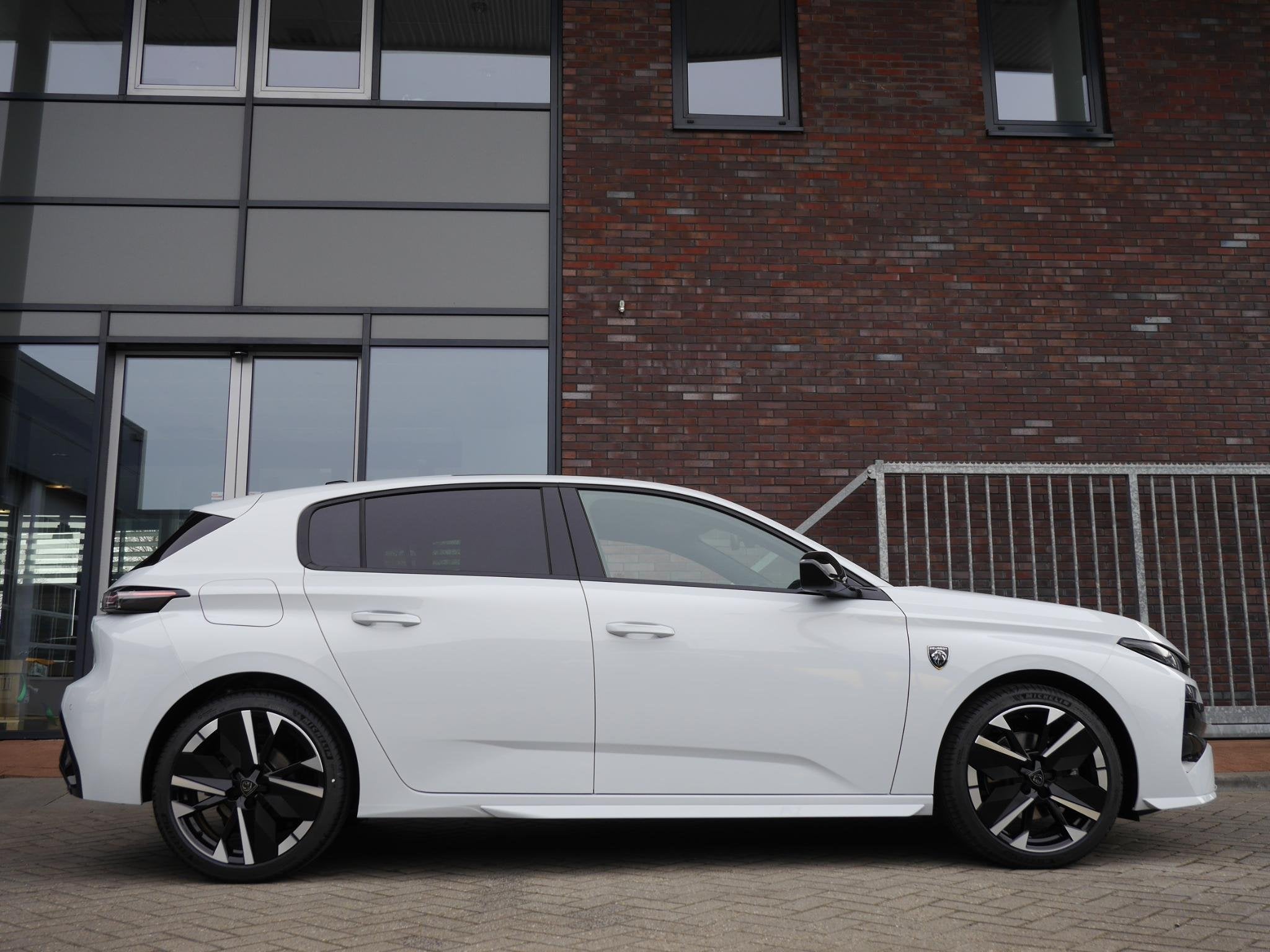 Peugeot 308 1.2 Hybrid 145 e-DCS6 GT € 4000,- DEMOVOORDEEL, 145 pk, 1357 kg, Euro 6, 1199 cc
