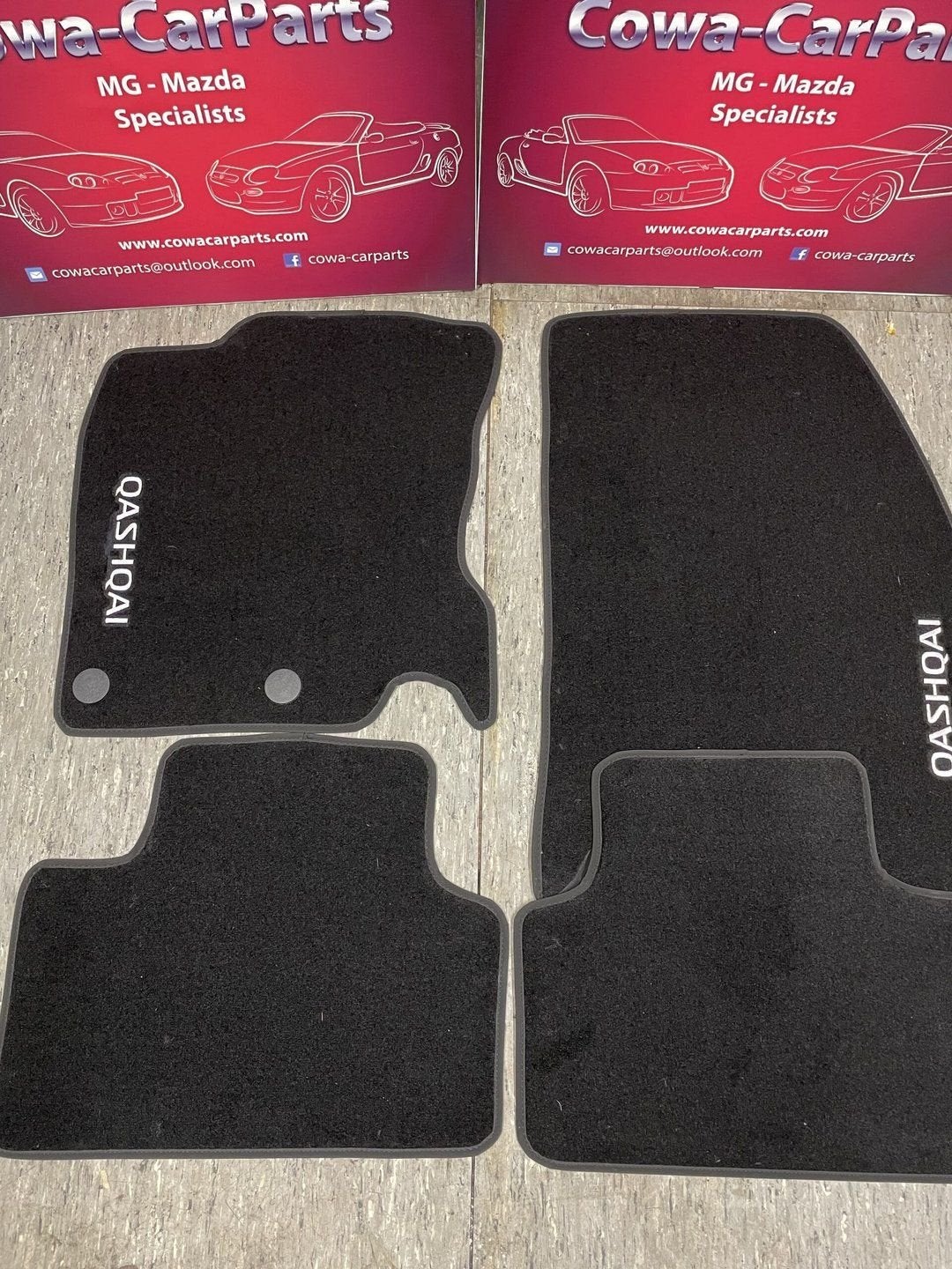 Nissan Qashqai J11 velours Matten set + logo J11 (2013-2021), Auto-onderdelen, Interieur en Bekleding, -, -, Nieuw, Ophalen of Verzenden