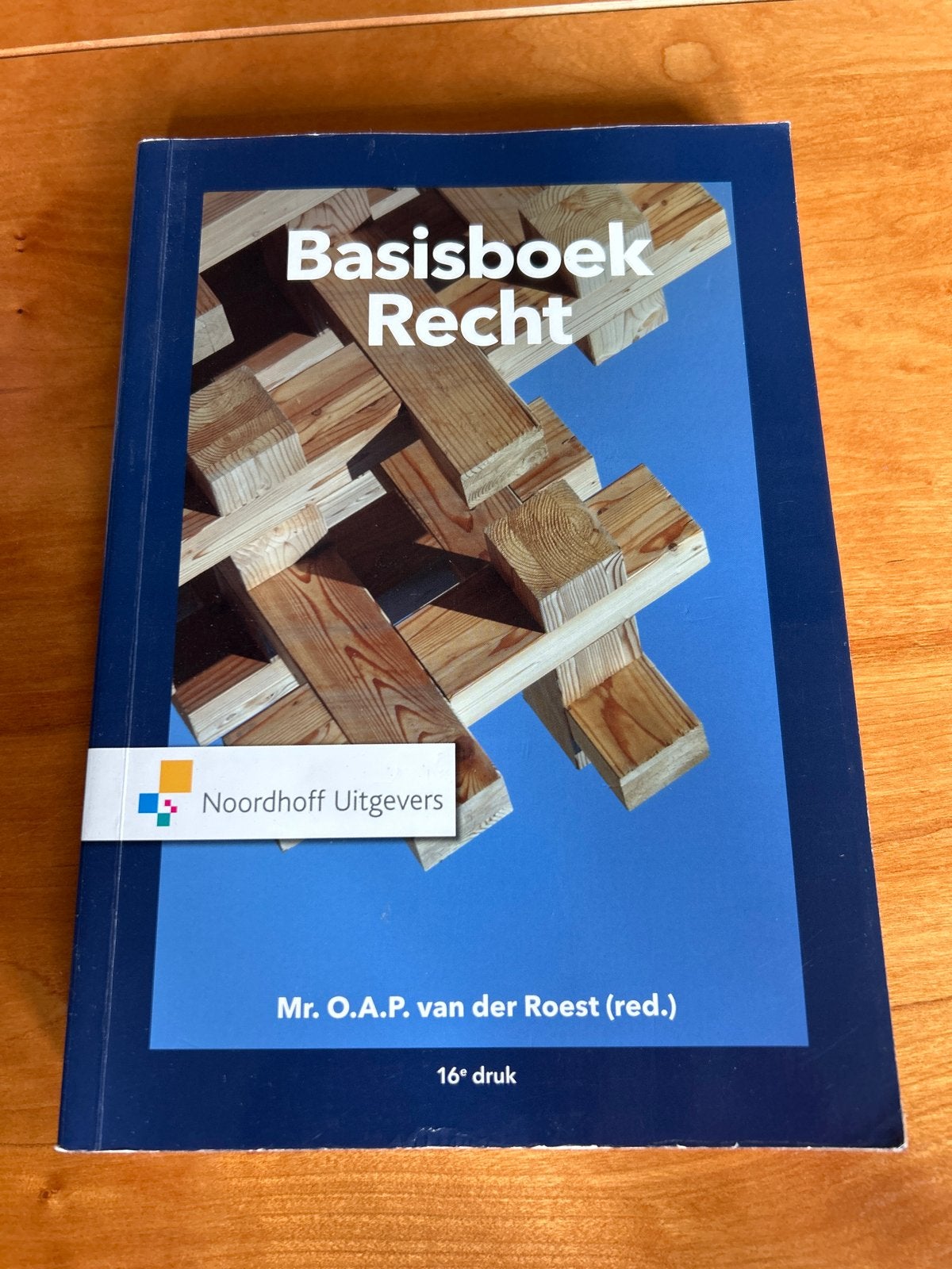 Basisboek Recht - 16e druk - Mr. O.A.P. van der Roest, Ophalen of Verzenden, Gamma, Gelezen, HBO
