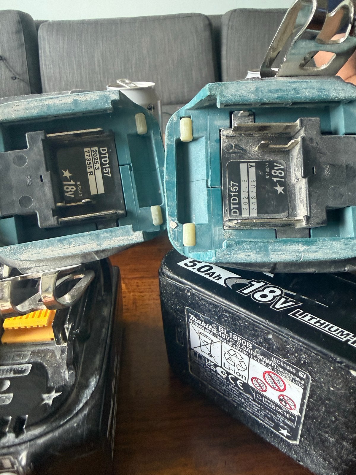 Makita DTD157 Slagmoersleutel met 5.0Ah accu en lader, Ophalen of Verzenden, Gebruikt, Boor- en Schroefmachine, Variabele snelheid