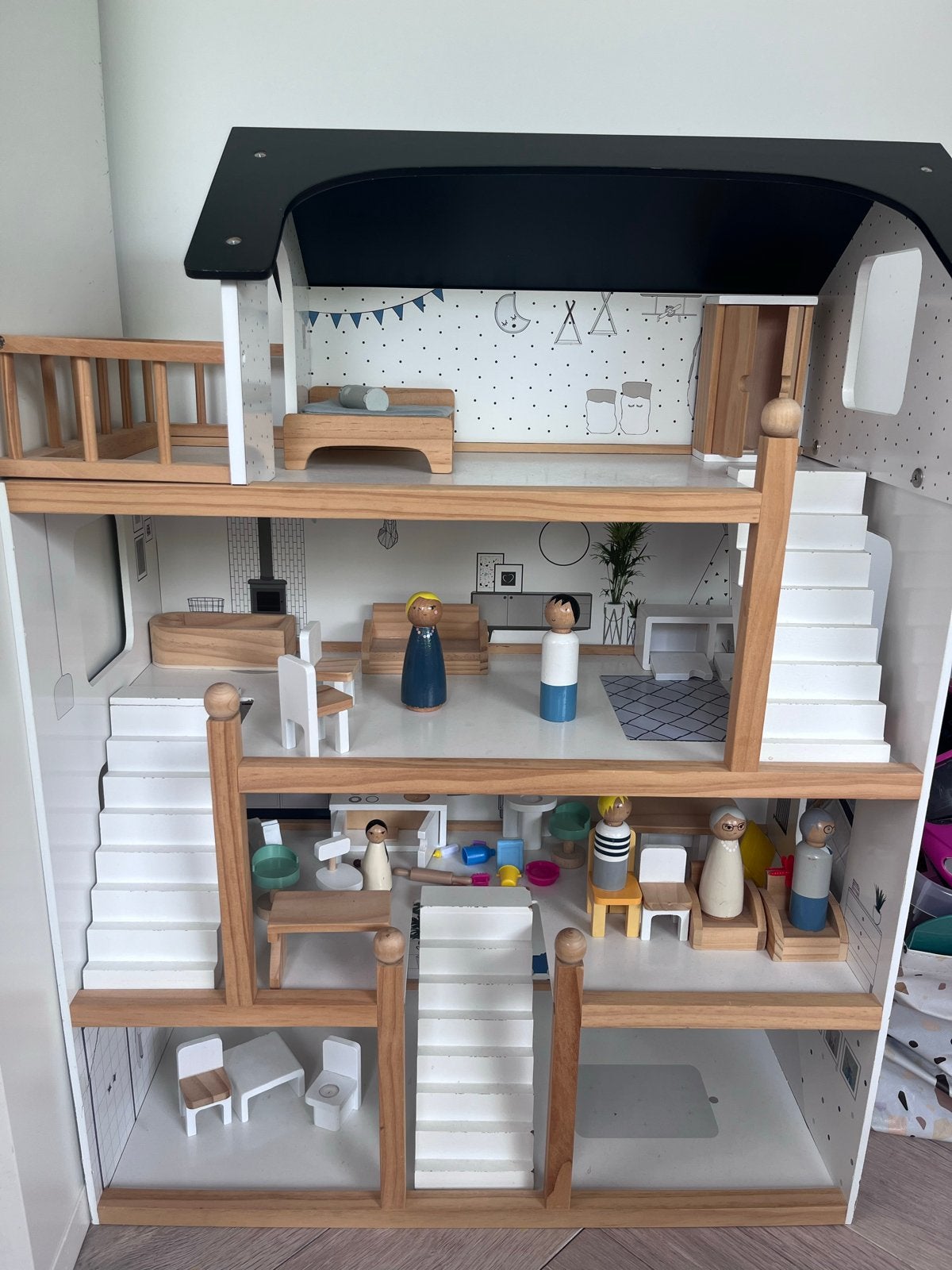 Le petit Amelie poppenhuis met meubeltjes en poppetjes, Ophalen, Gebruikt, Poppenhuis