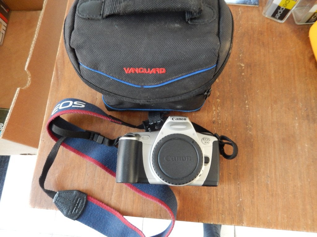 Camera: Canon eos 300 met tas (weet niet of het werkt), Audio, Tv en Foto, Ophalen of Verzenden, Gebruikt, Spiegelreflex, Canon
