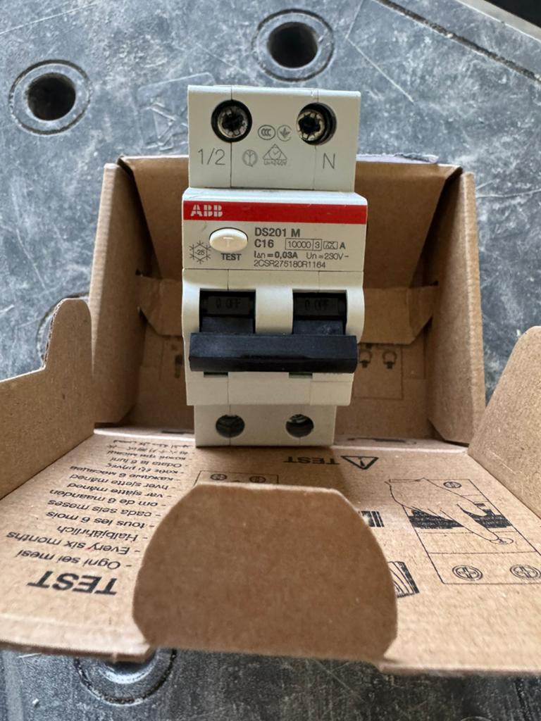 Nieuw in doos ABB aardlekautomaat C16, Ophalen of Verzenden, Nieuw, Overige typen
