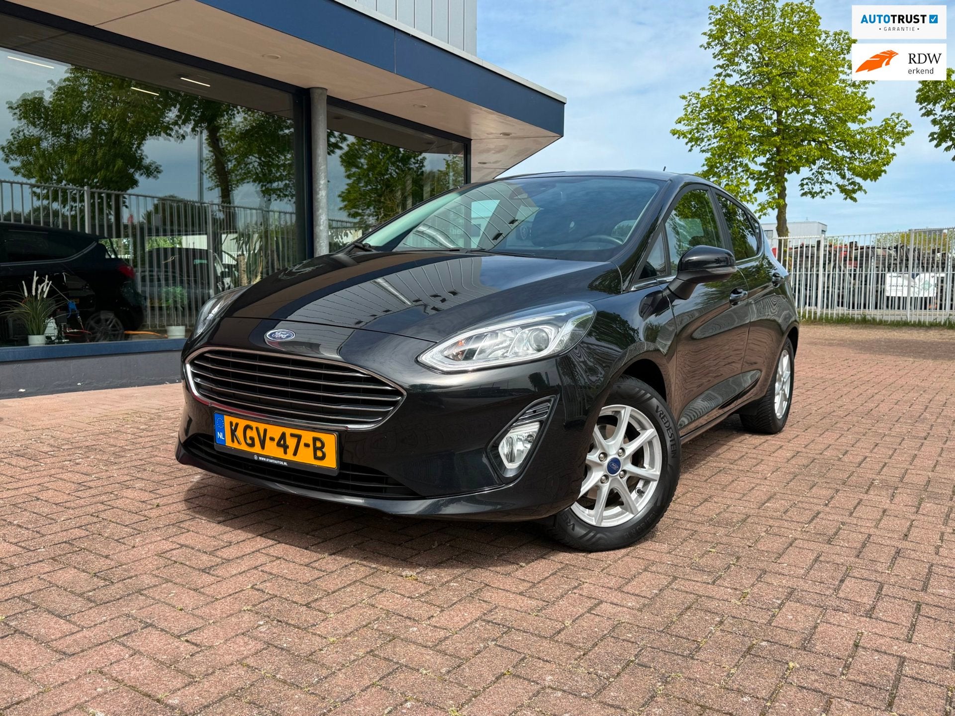 Ford FIESTA 1.1 | Navi | CarPlay | Stoel + Stuur verwarming, Voorwielaandrijving, Stof, Gebruikt, 1064 kg