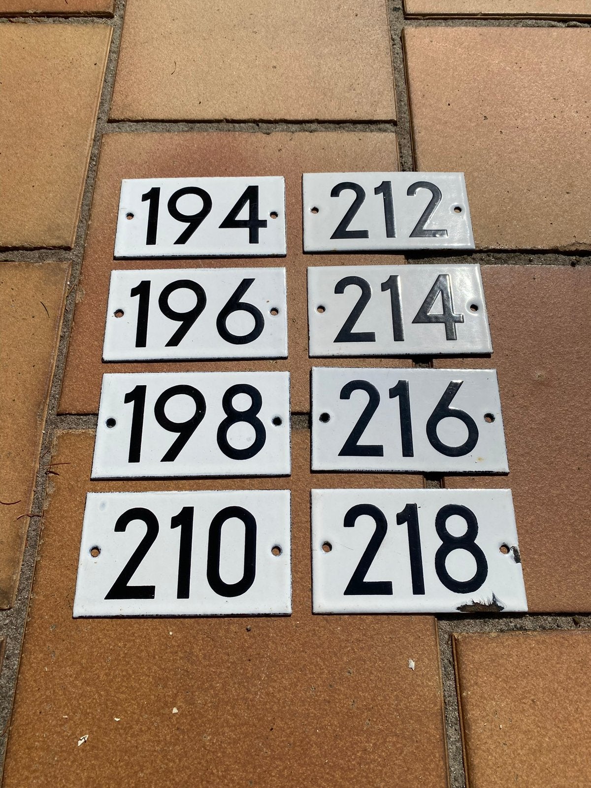 Oude antieke emaille huisnummers huisnummer jaren 50, Ophalen of Verzenden