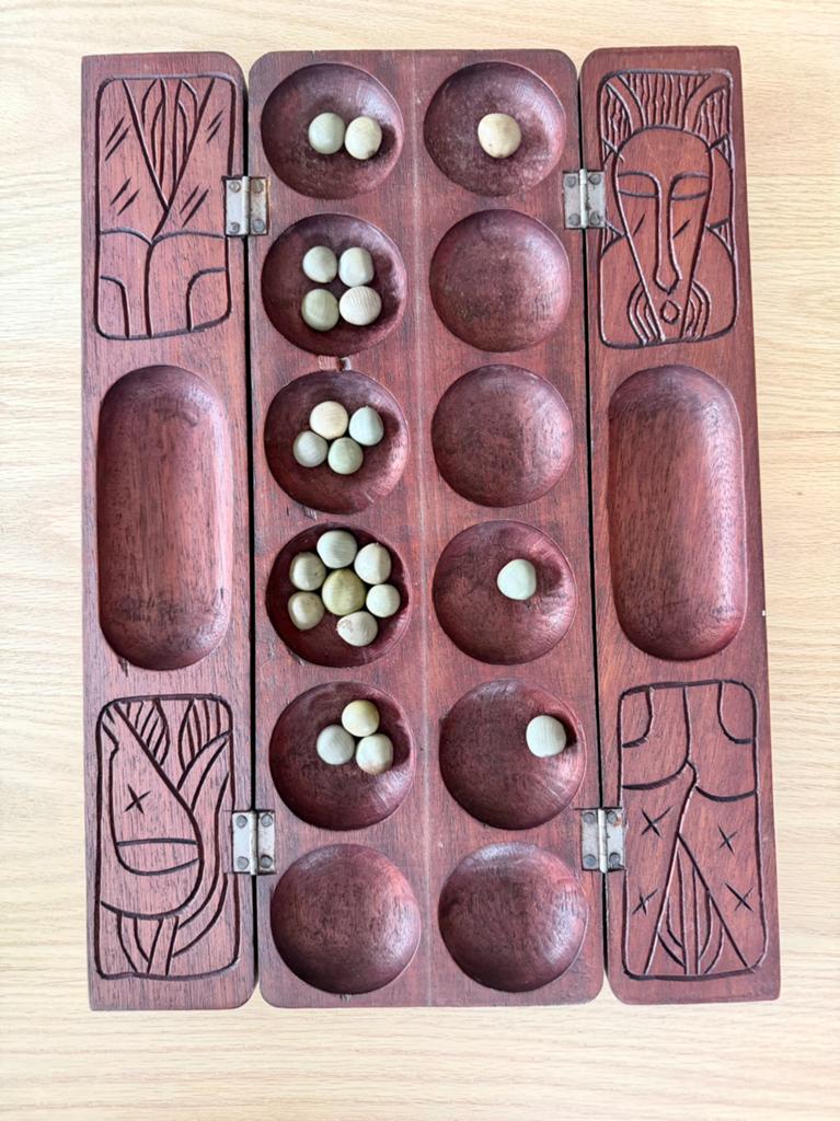 Prachtig Handgesneden Houten Mancala / Oware Spel, Ophalen of Verzenden, Zo goed als nieuw