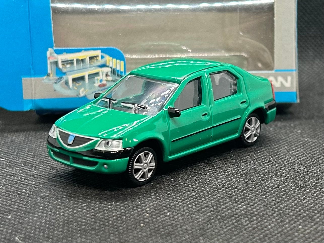 Norev / Eligor Dacia Logan 1:64 OVP, Verzenden, Zo goed als nieuw, Auto