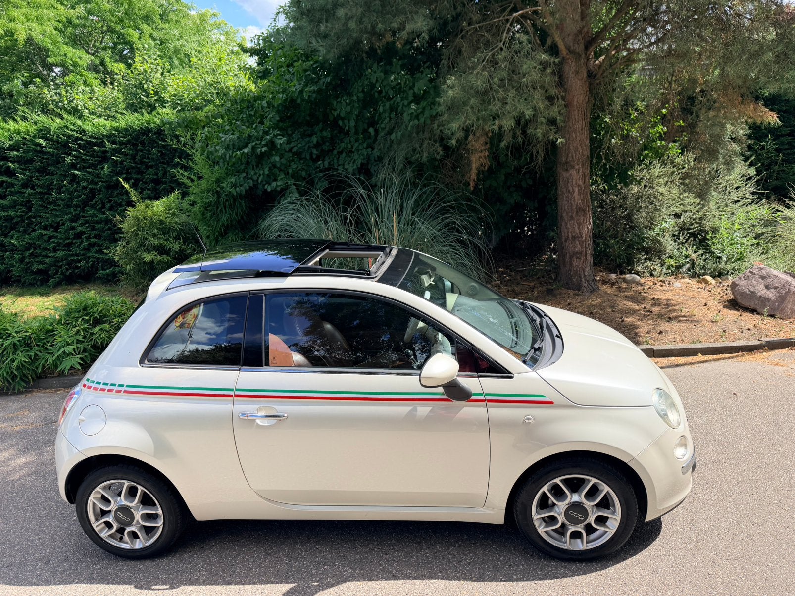 Fiat 500 1.2 69pk Lounge AIRCO/PANORAMA/ LEDER/ 15”incl/NL /, Auto's, Fiat, 1242 cc, 4 cilinders, 840 kg, Wit