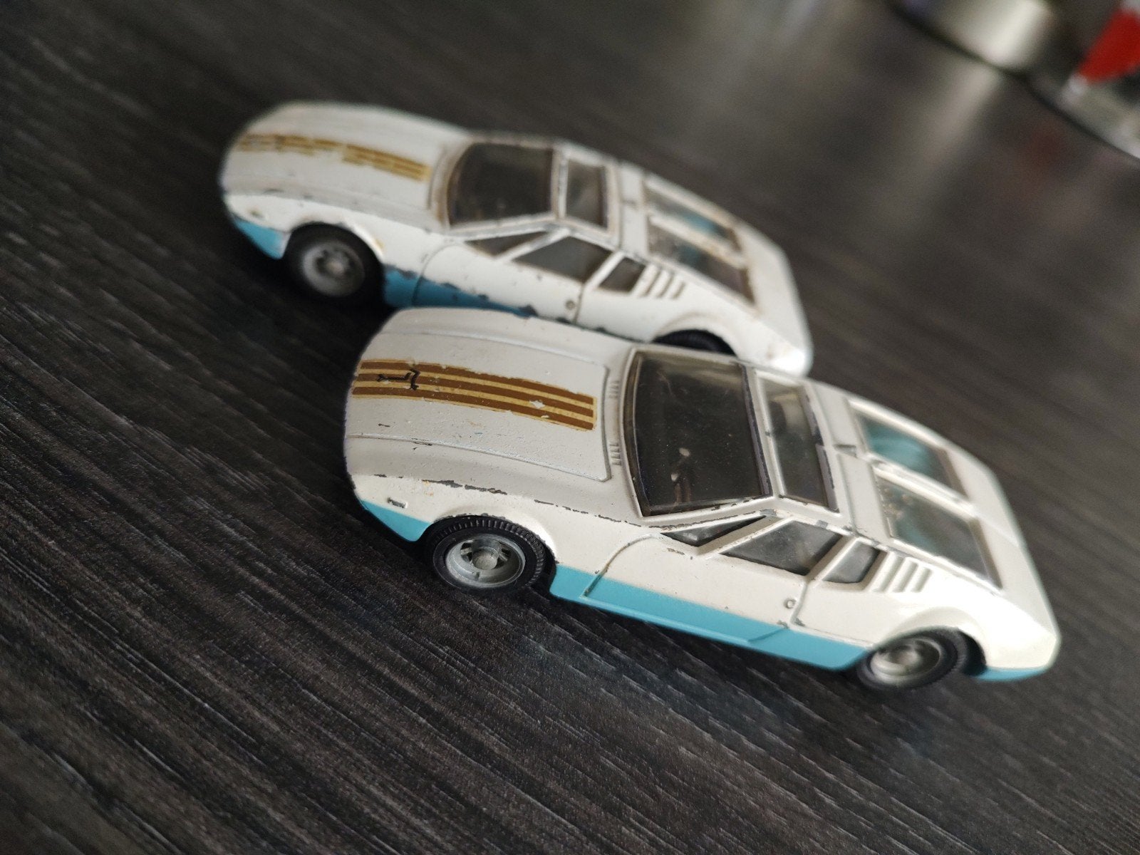 Corgi Toys Mangusta De Tomaso (2 stuks) 1/43, Ophalen of Verzenden, Gebruikt, Auto, Corgi
