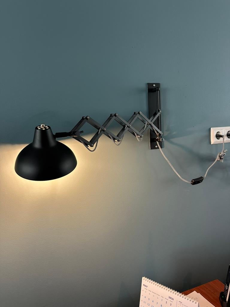 Zwarte uitschuifbare wandlamp (MADE)met harmonica arm, Ophalen, Zo goed als nieuw, Metaal