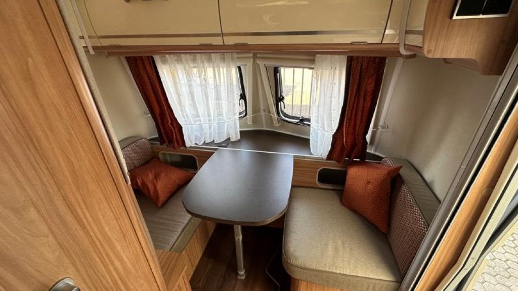 Eriba Touring Triton 430 SILVER EDITION, 4 tot 5 meter, Eriba, Luifel, Dwarsbed