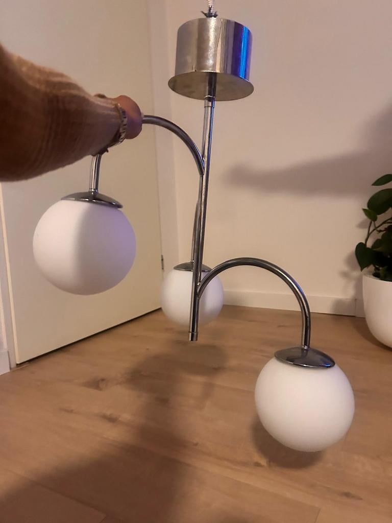 Moderne hanglamp met 3 glazen bollen, 50 tot 75 cm, Modern, Chroom, Ophalen of Verzenden, Zo goed als nieuw