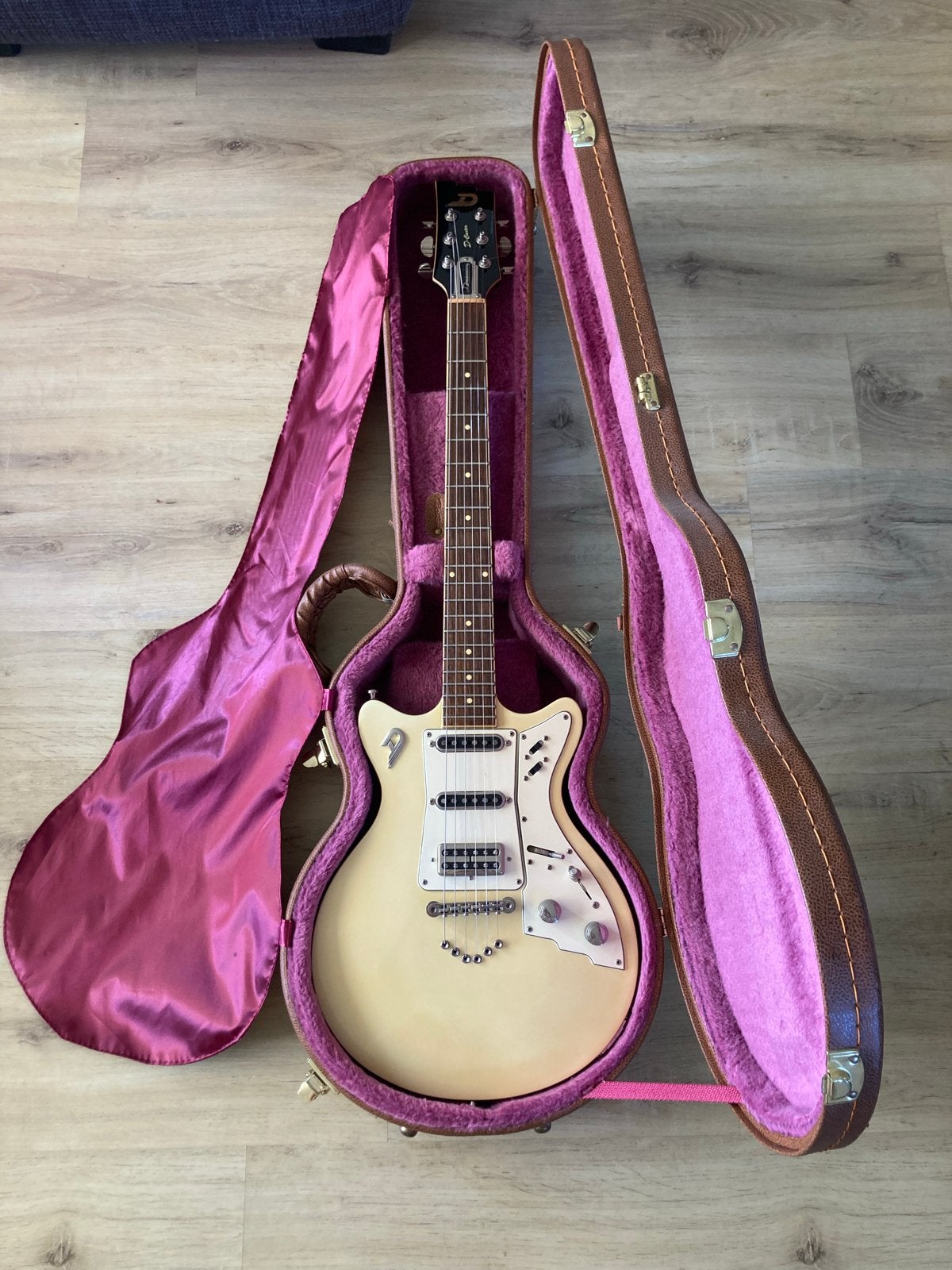 Duesenberg D-Caster gitaar met koffer, Muziek en Instrumenten, Ophalen, Zo goed als nieuw, Solid body, Overige merken