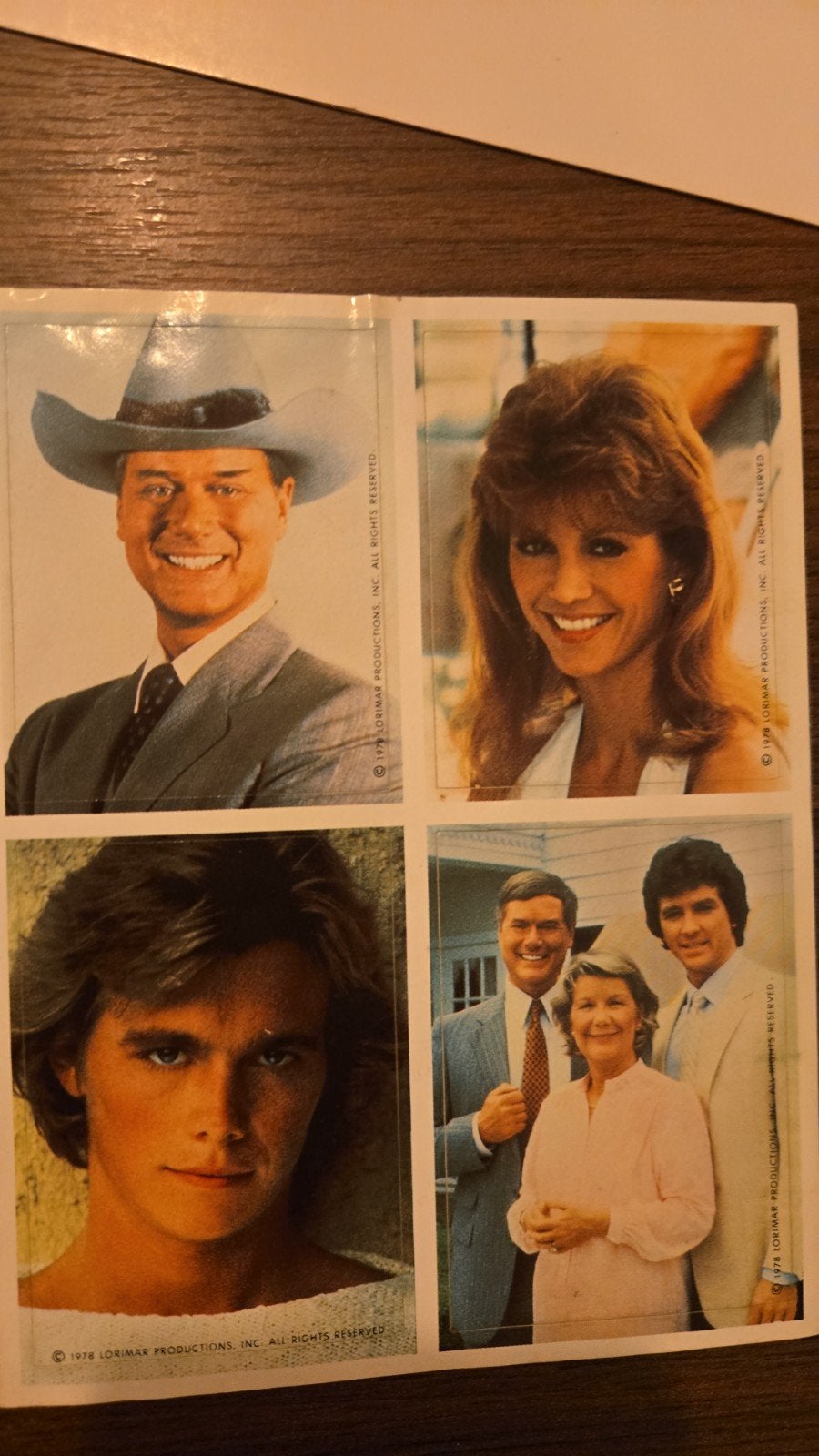 Dallas stickervel met 4 plaatjes, Ophalen, Zo goed als nieuw, Tv, Overige typen
