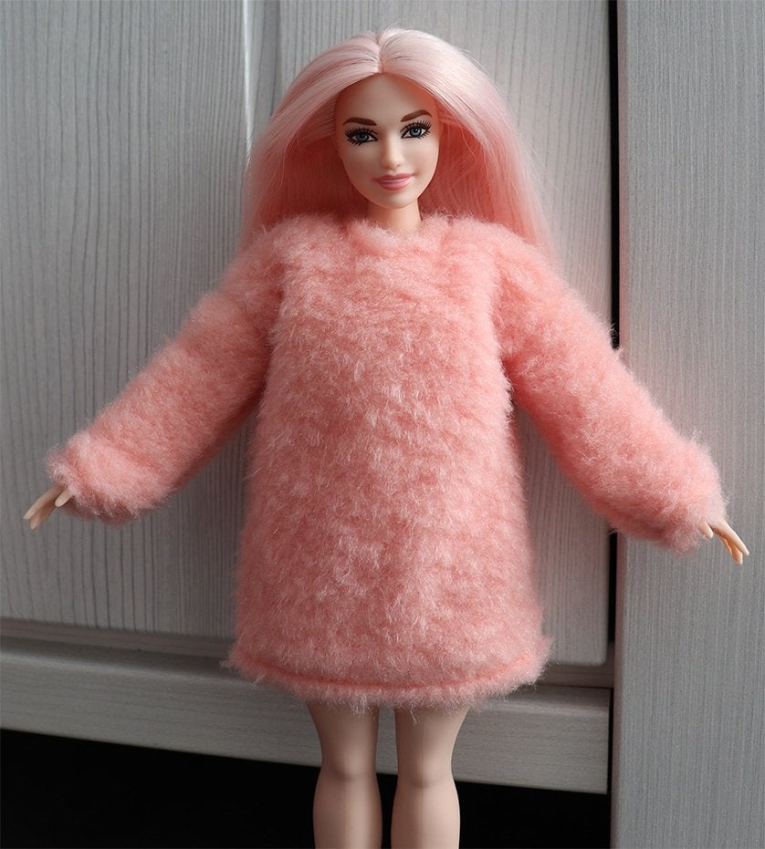 Barbie kleding nieuw - Warme trui voor Curvy - zalm roze, Ophalen of Verzenden, Nieuw, Barbie
